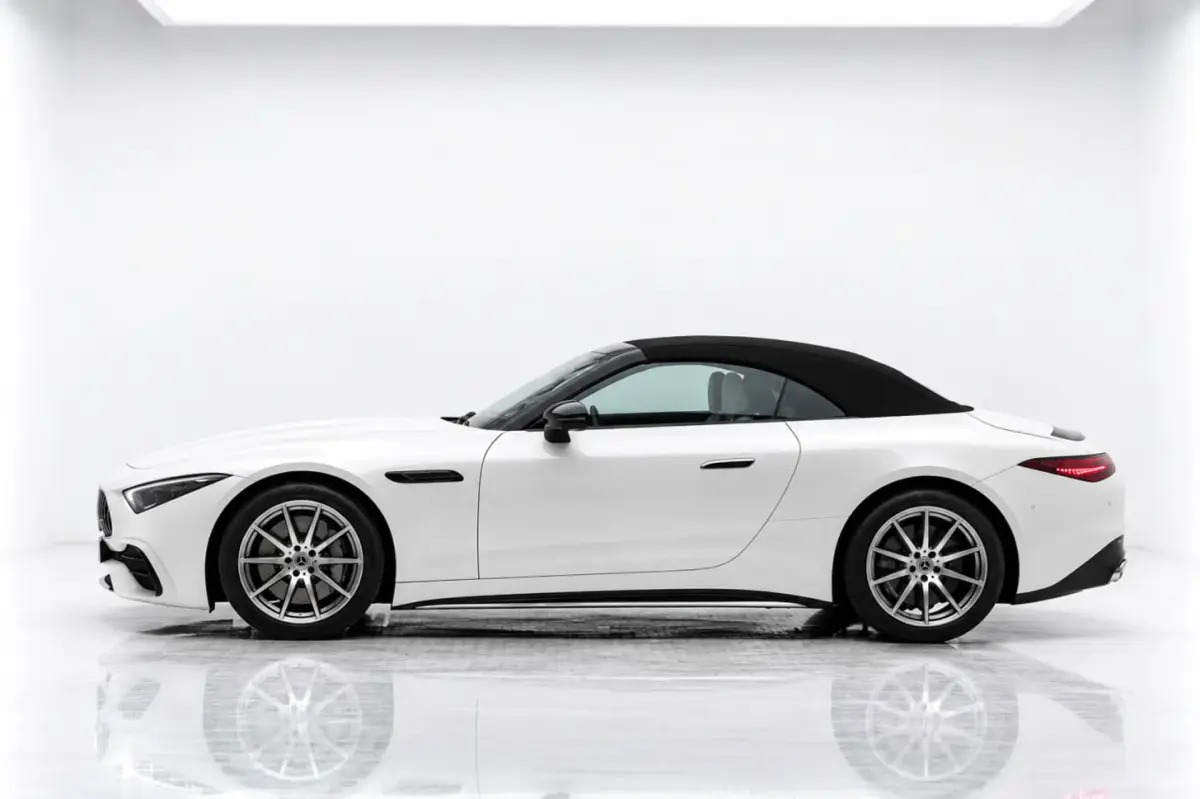 https://driveme-uae-kings.s3.me-central-1.amazonaws.com/media/images/vehicles/kings-uae-vehicle-f777c522-5193-4faa-b920-d2b196f546bc.webp