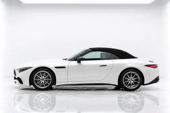 https://driveme-uae-kings.s3.me-central-1.amazonaws.com/media/images/vehicles/kings-uae-vehicle-f777c522-5193-4faa-b920-d2b196f546bc_preview.webp