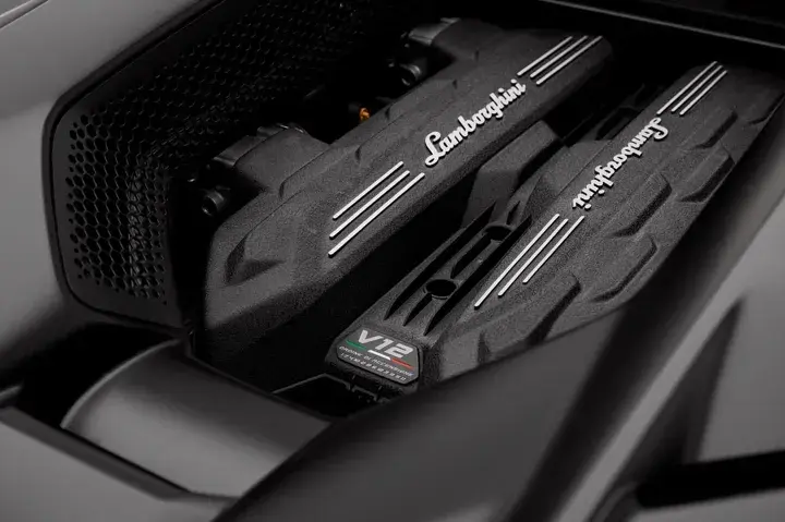 https://driveme-uae-kings.s3.me-central-1.amazonaws.com/media/images/vehicles/kings-uae-vehicle-f9a89f75-e5cc-41ba-8a0b-53ed4cd20b20_preview.webp