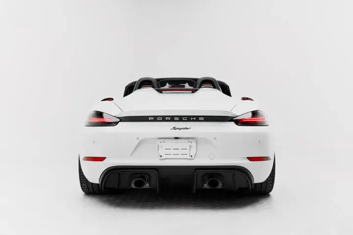 https://driveme-uae-kings.s3.me-central-1.amazonaws.com/media/images/vehicles/kings-uae-vehicle-fa5cdb48-901a-47e5-9da9-1c612a78d1f4_preview.webp