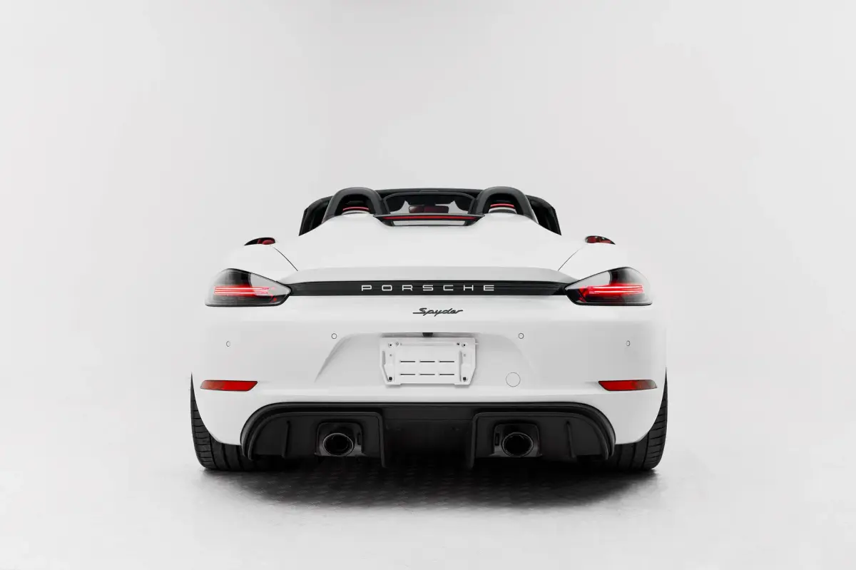 https://driveme-uae-kings.s3.me-central-1.amazonaws.com/media/images/vehicles/kings-uae-vehicle-fa5cdb48-901a-47e5-9da9-1c612a78d1f4.webp