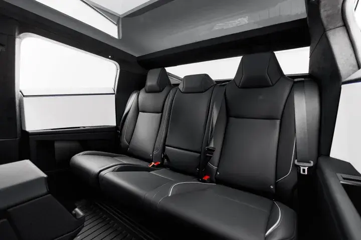 https://driveme-uae-kings.s3.me-central-1.amazonaws.com/media/images/vehicles/kings-uae-vehicle-fa7cac2f-c489-4695-a1cc-7d4465f3ae21_preview.webp