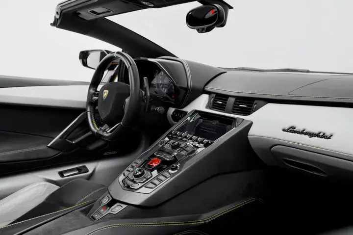 https://driveme-uae-kings.s3.me-central-1.amazonaws.com/media/images/vehicles/kings-uae-vehicle-fcb84dd6-46d4-498a-8903-f9ac5752ee14_preview.webp